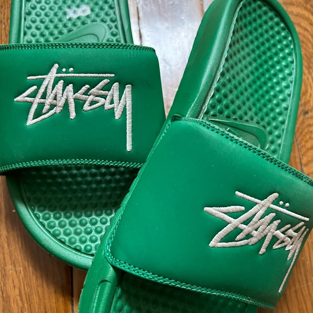 Stüssy / Nike Benassi Slide - Pine Green/Sail / 8 
 Gently Worn